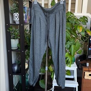 Lole 🌿 NWOT Gray Pleated Jogger Pants
